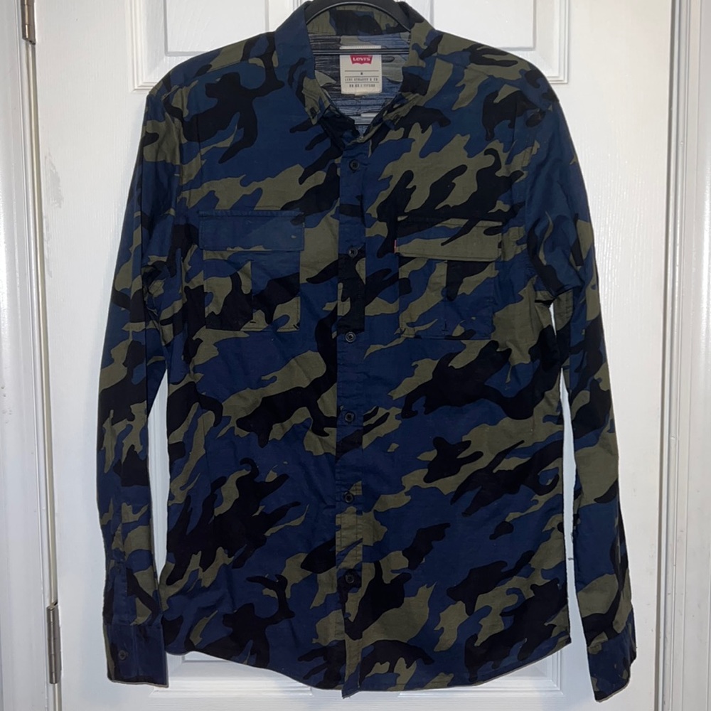 Levi’s Colored Camouflage Button Up Mens Size Medium